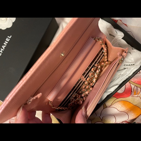 🚫🚫SOLD🚫🚫Chanel 19s iridescent pink WOC - Picture 7 of 7